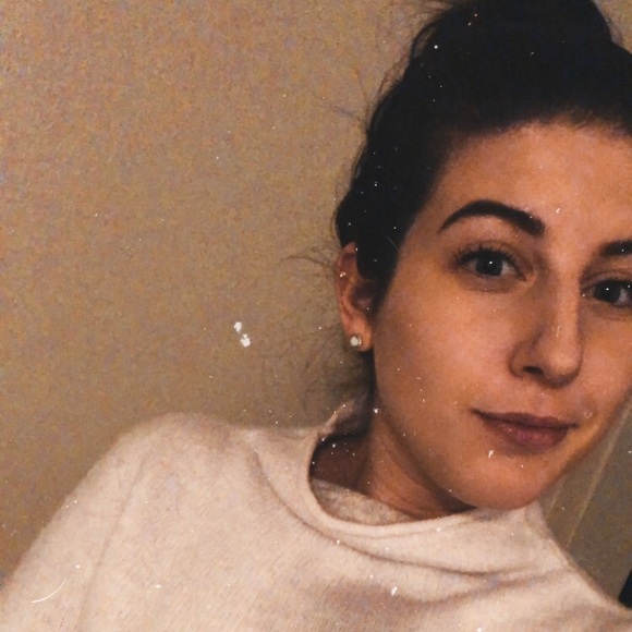 Meet your Posher, Danielle - Picture 4 of 4